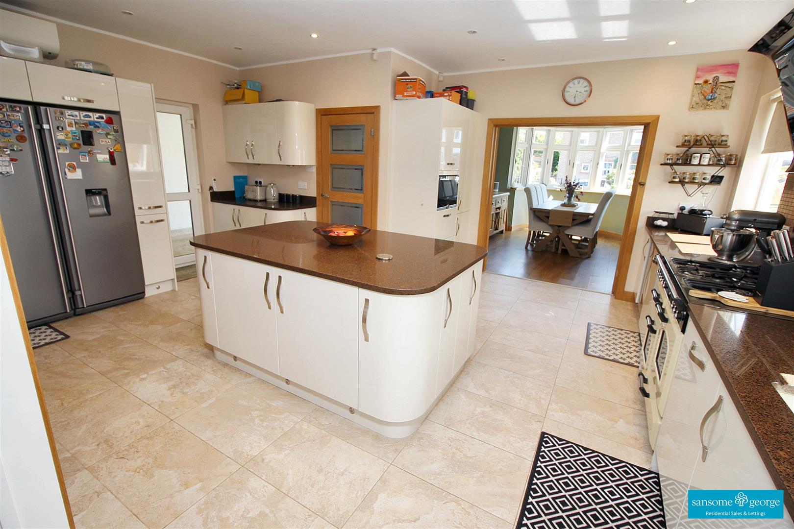 5 bed property in Penroath Avenue, Reading